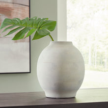 Load image into Gallery viewer, Clayson Vase
