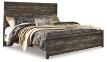 Load image into Gallery viewer, Wynnlow King Panel Bed with Mirrored Dresser, Chest and Nightstand

